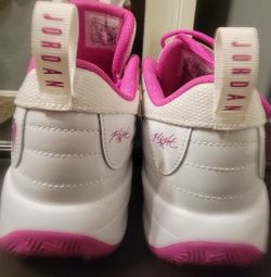 Jordan Max Aura 6 Shoes - White / Fire Pink