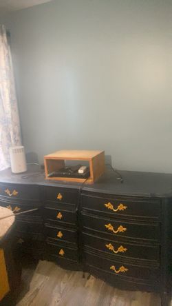 Dresser set