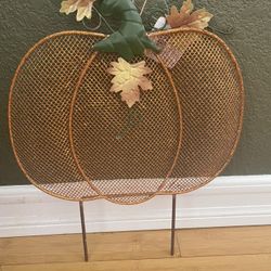 Metal Pumpkin Yardstake 🎃