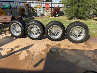 Stealth forged 22x12 on 37s 6x139.7