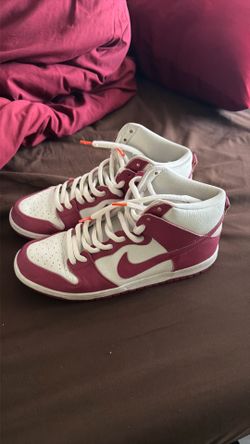 Raspberry high top Nike sb dunk