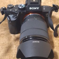 Cámara  SONY A7iii con lente Sony FE 3.5-5.6/28-70
