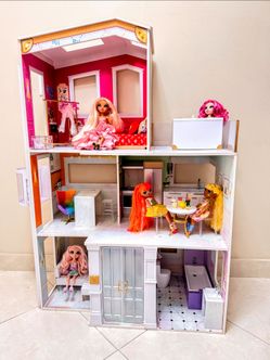 Rainbow High 3-Story Wooden Dollhouse with Furniture & 5 Dolls