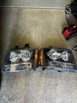 2007-2014 Chevy Tahoe Headlights
