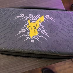 Pikachu Nintendo switch case ( 1 free game )