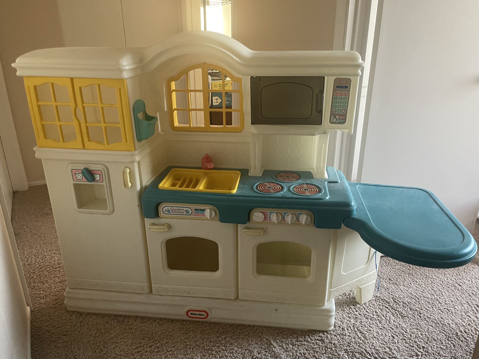 Vintage Little Tykes Kitchen And Tote Of Food/dishes