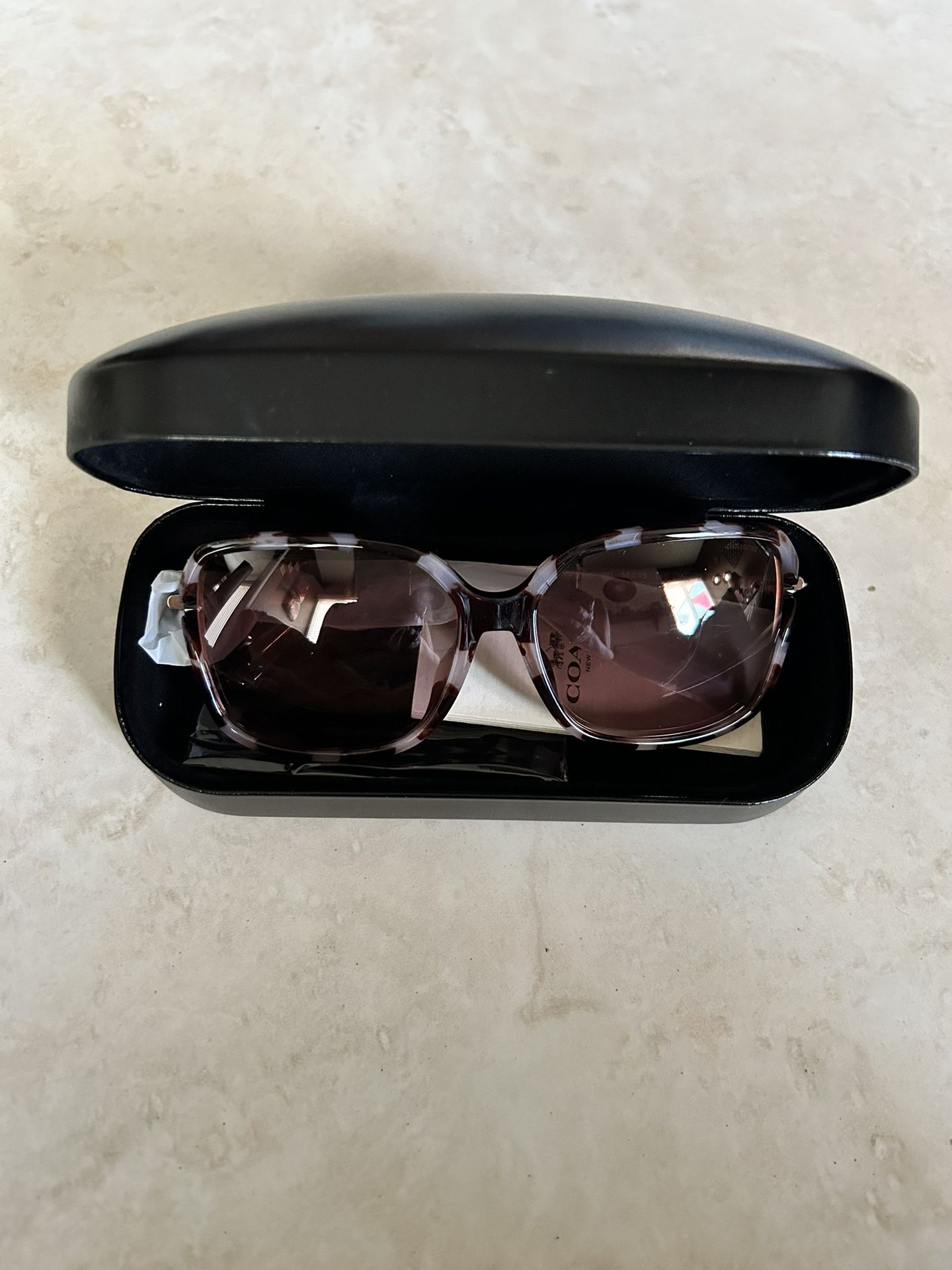 Coach Sunglasses Brand New/Never Worn - radharamanexports.com display picture 3