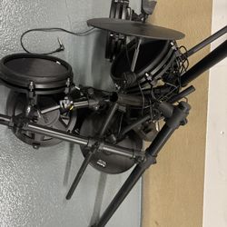 Alesis Nitro Electric Drum kit (Used)