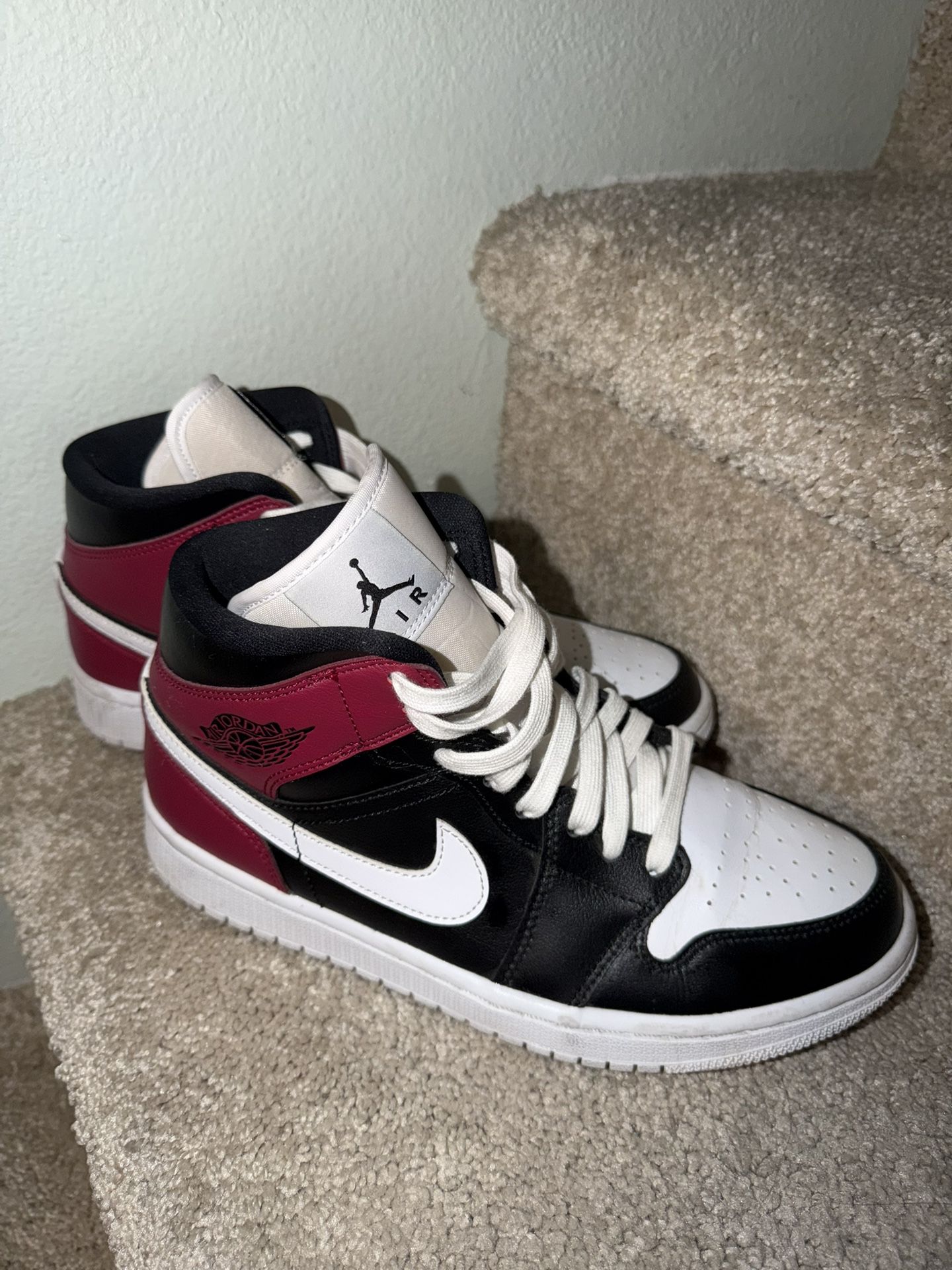 Women’s Jordan 1 Mid Size 8.5