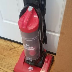 NEW cond   DIRT DEVIL VACUUM CLEANER WITH ATTACHMENTS  , AMAZING POWER SUCTION  , WORKS EXCELLENT  ,