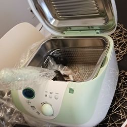 A New Deep Fryer  Never Being Used $15