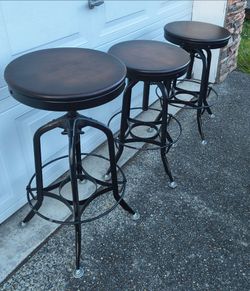 3× Swivel/Adjustable Bar Stools