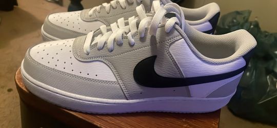 Nike shoes (new)10.5