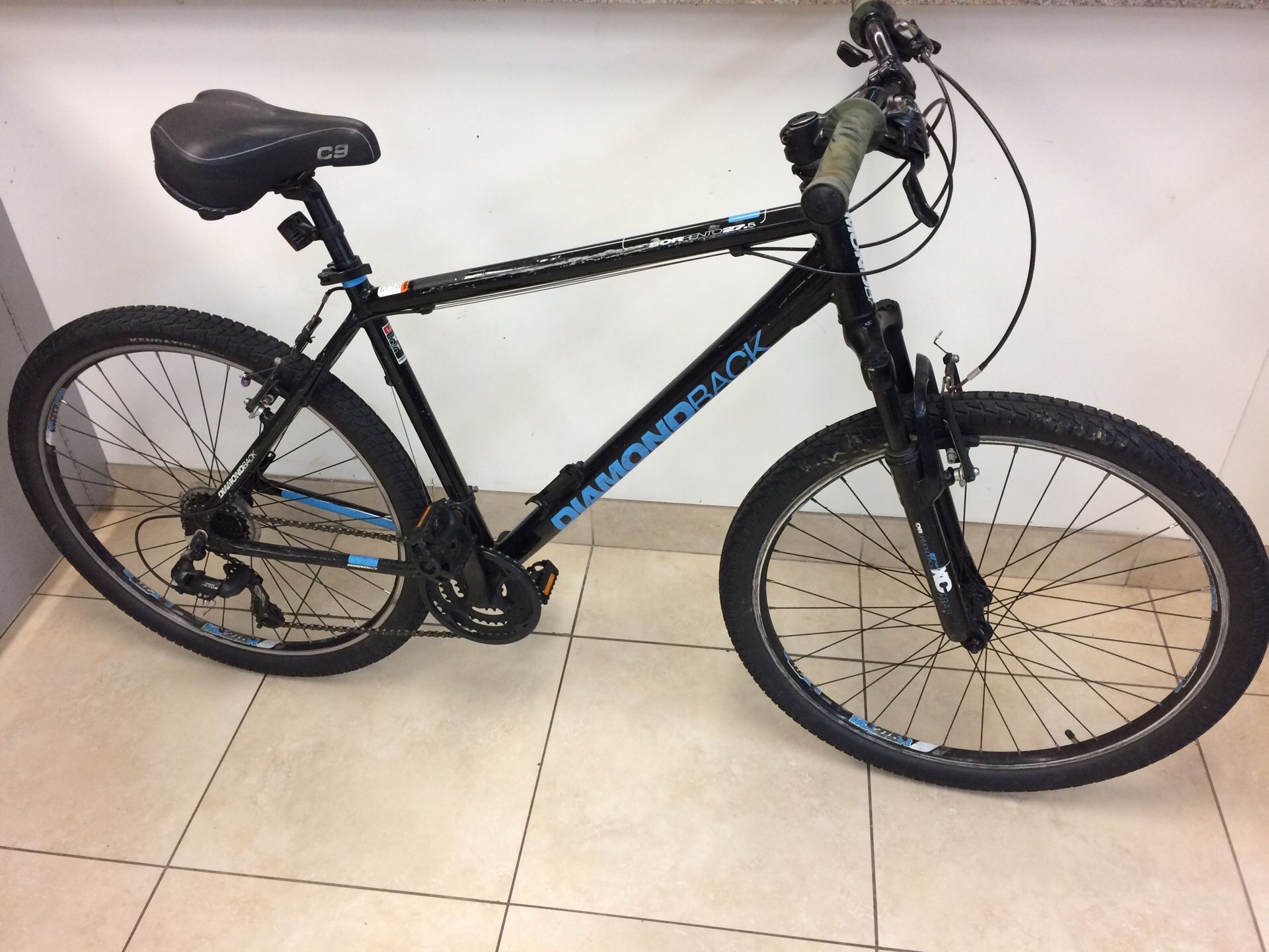Diamondback Sorrento 27.5, 21 Speed, 20” Frame Mountain Bike