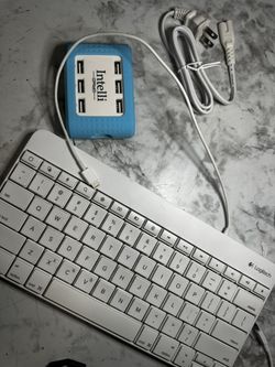 iPad Wired Keyboard And Charger