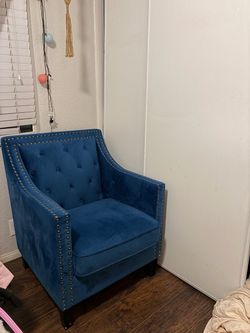 Blue Velvet Tufted Accent Chair