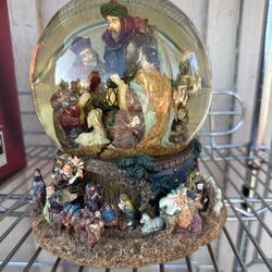 Christmas Musical Snow Globe