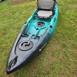Vibe Yellowfin 100 kayak mint!