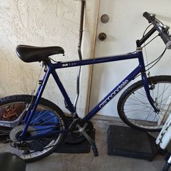 M 300 CANNONDALE  BIKE 