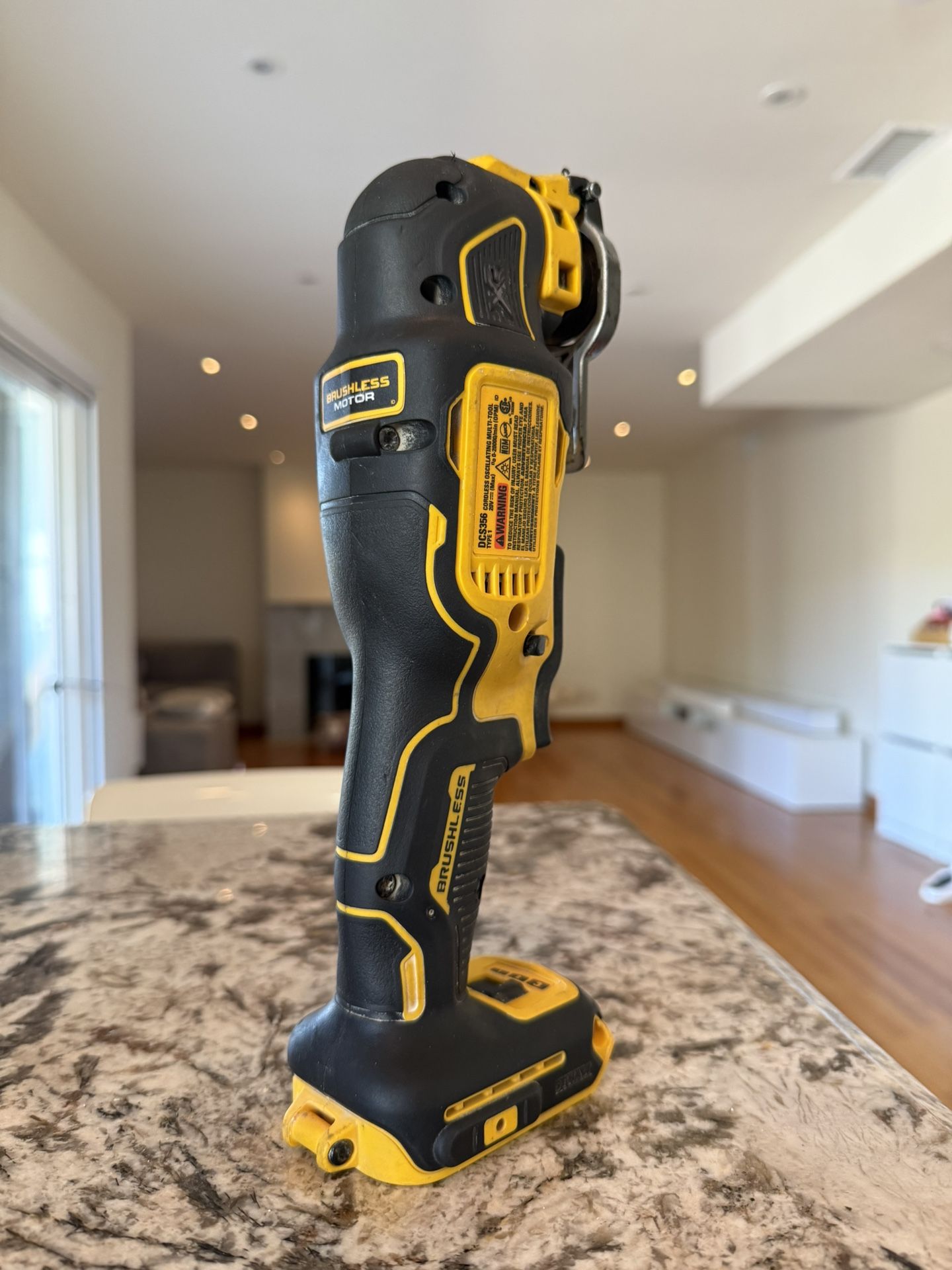 DEWALT 20V MAX XR Oscillating Multi-Tool Cordless, Variable Speed Brushless Motor Multitool with LED Light, Extended Runtime (DCS356)
