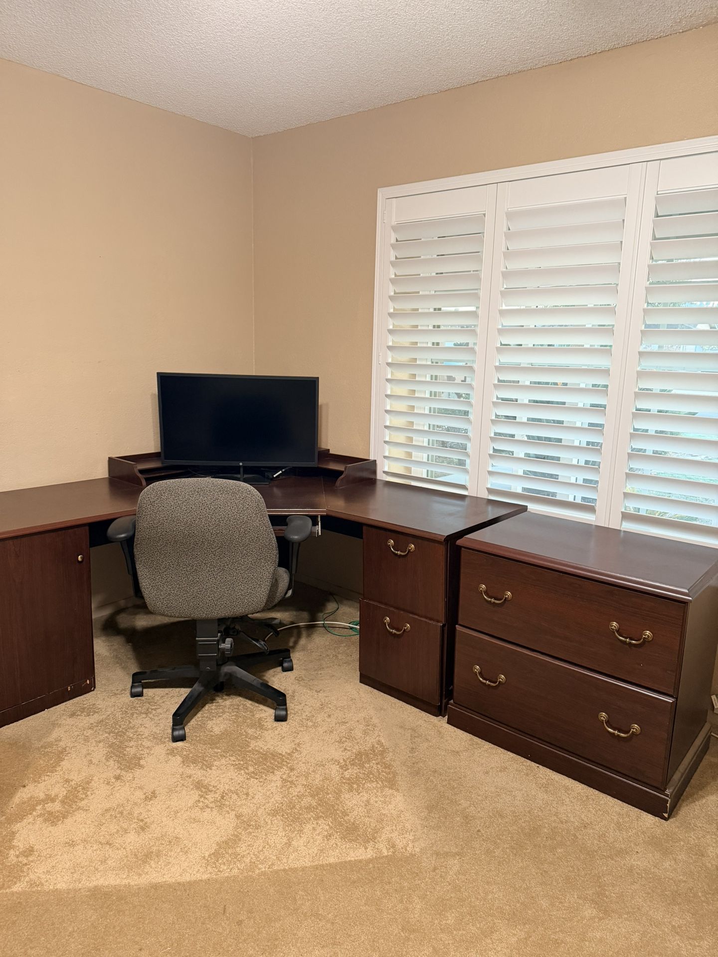 Office Desk And Drawers 