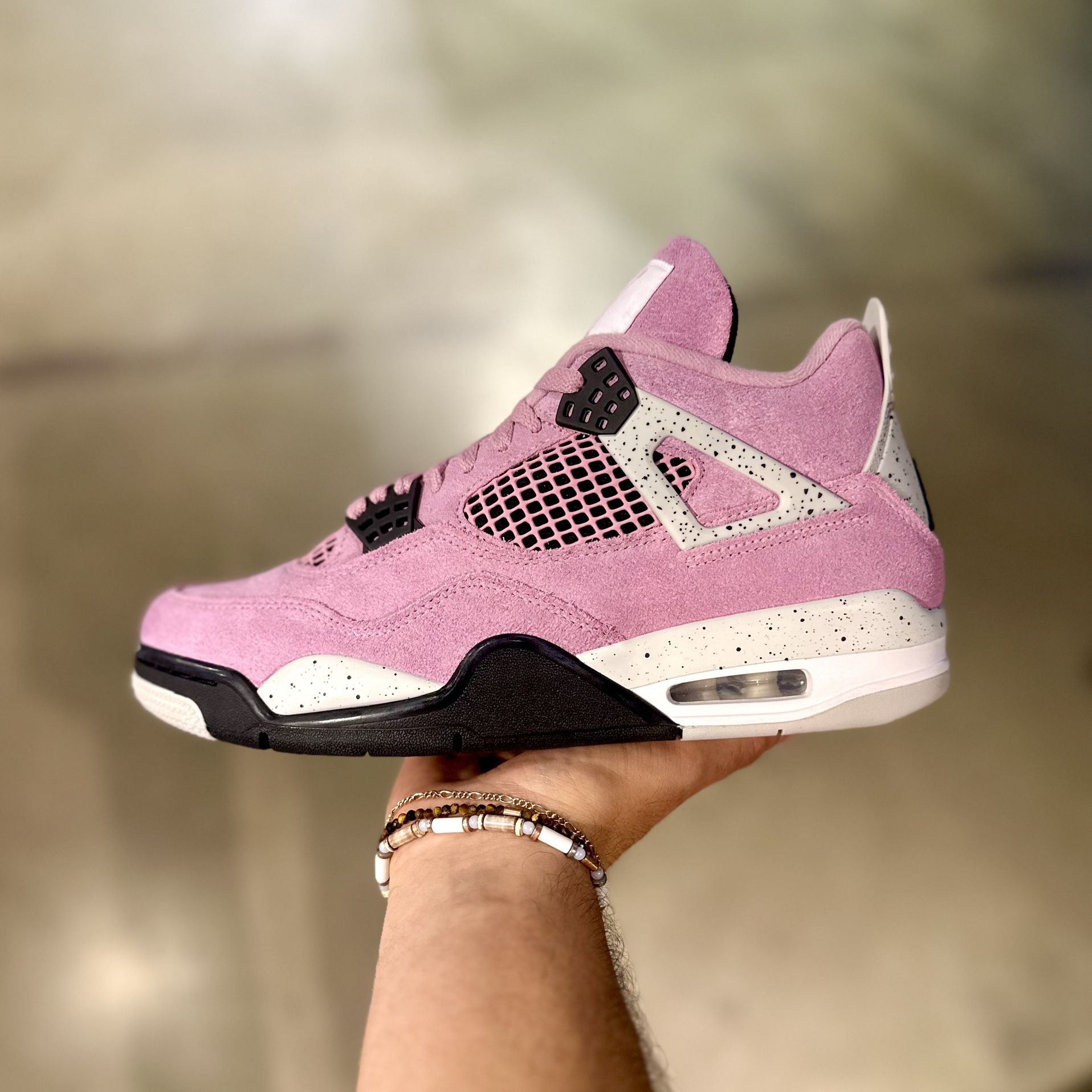 Jordan 4 Retro “Orchid” (W) Sizes 6w / 6.5w / 7w / 7.5w / 8w / 8.5w / 9w / 9.5w / 10w / 10.5w / 11w / 11.5w / 12w IN HAND BRAND NEW