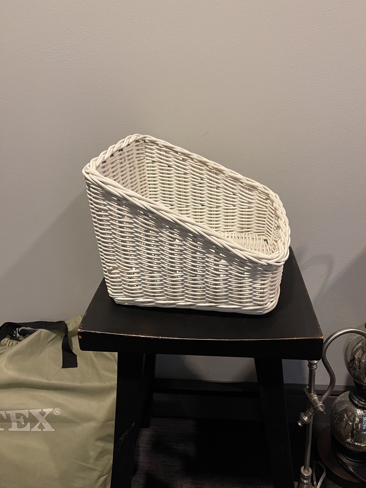 Wicker Basket (white)