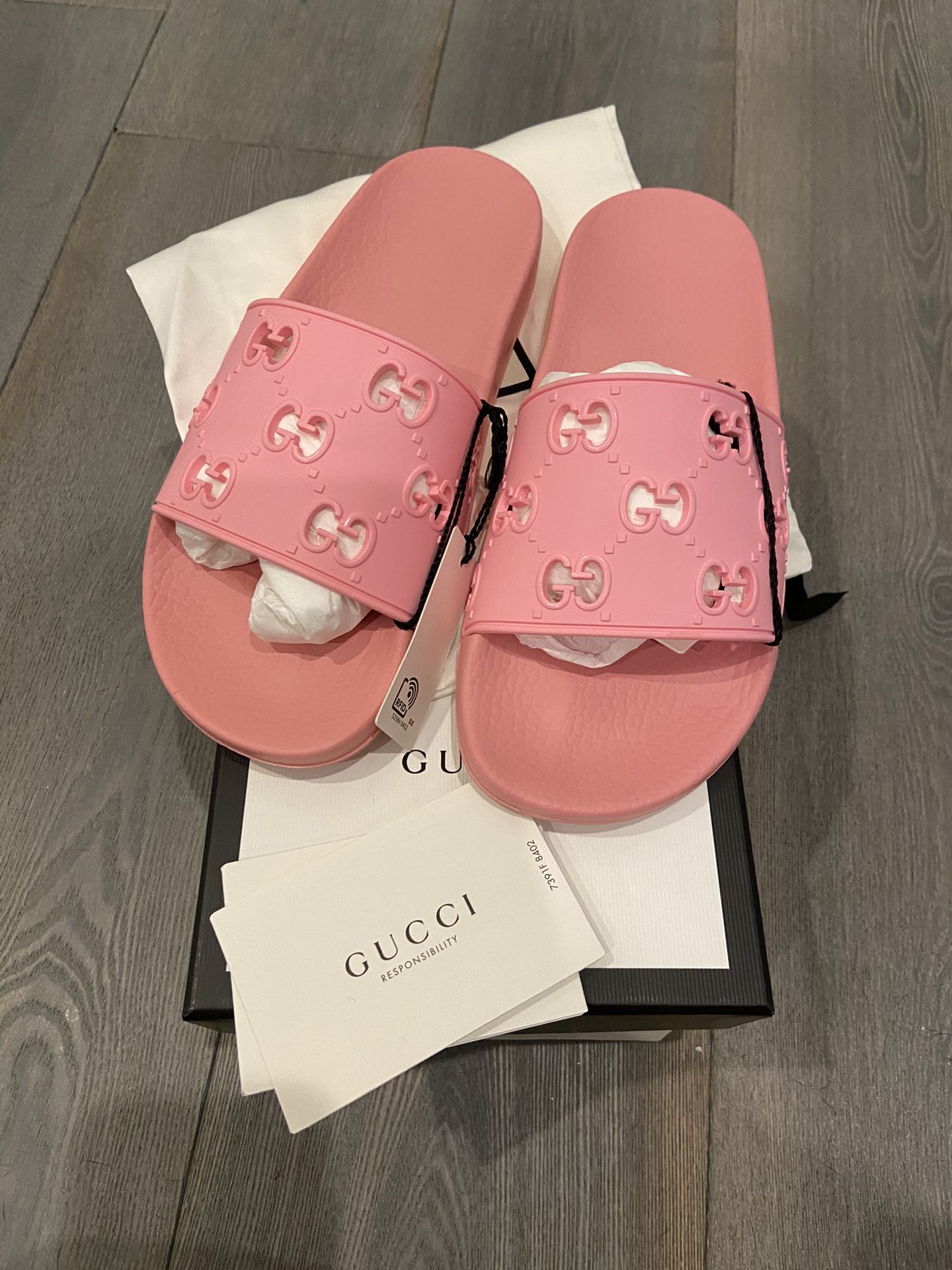 Gucci pink rubber slides size 9