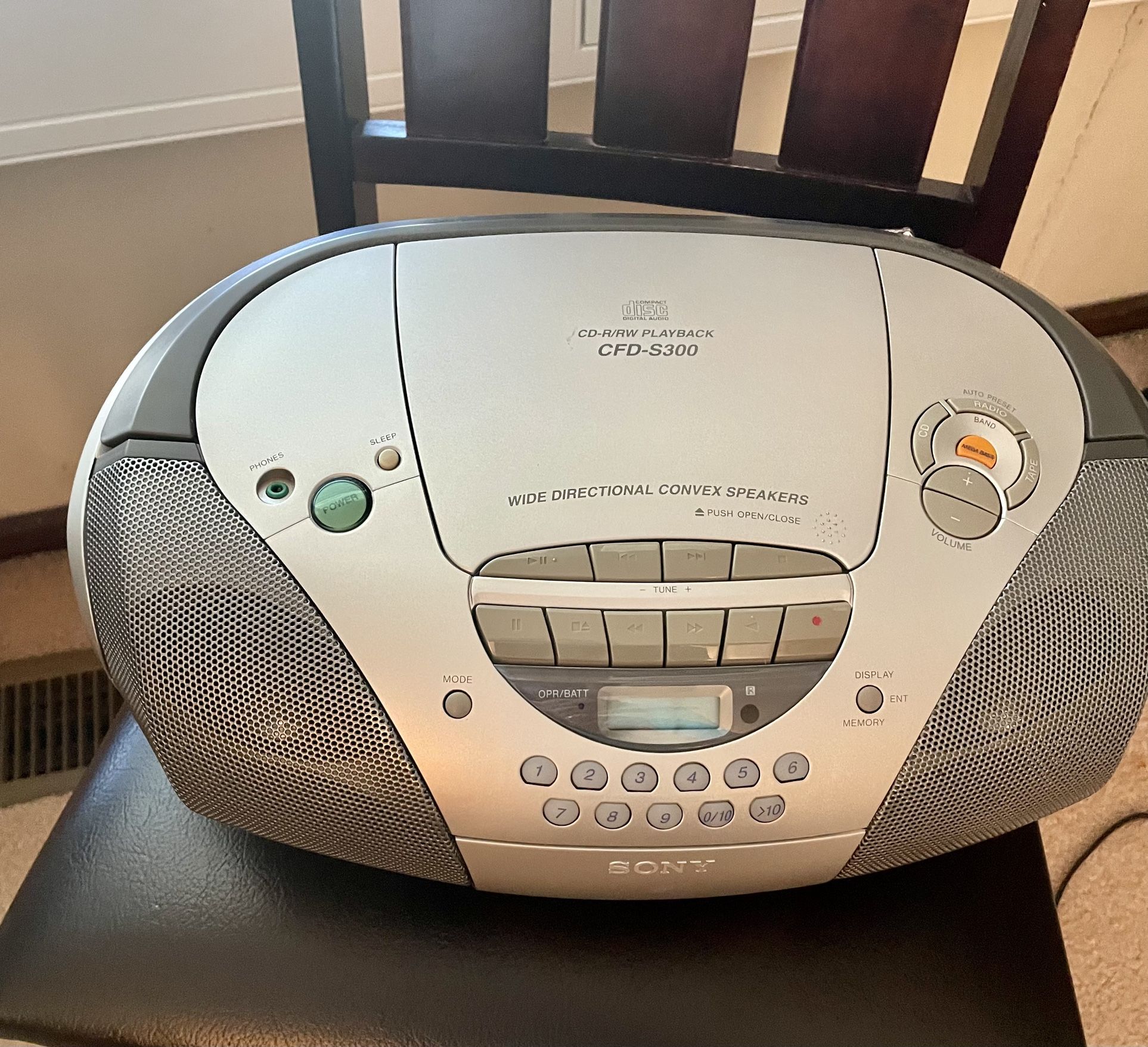 Sony CD/Radio /Cassette Recorder W/manual - Model CFD-S300
