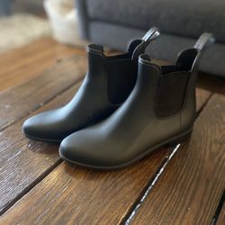 Chelsea Rain Boots Size 9