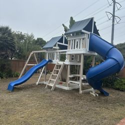 Huge Outdoor / Backyard Playground.