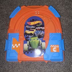 Hot Wheels Slot Track Pack with Carrying Case, Two 1:64 Cars, and 5.5 Feet of Track