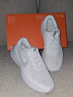 Nike Revolution 8