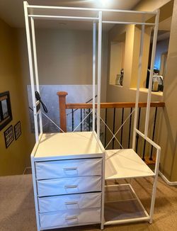 Clothing Rack with 4 drawers