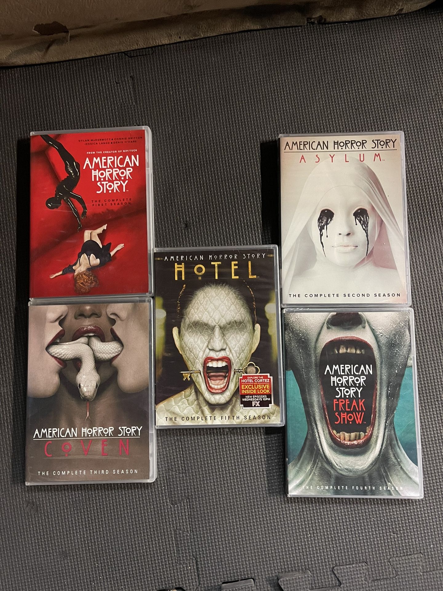 AMERICAN HORROR STORY SEASONS 1-5 ** BRAND NEW IN PLASTIC**