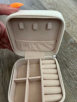Jewelry box