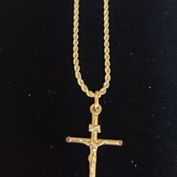 Beautiful 14k Gold Chain And Cross 
