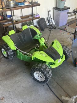 Power wheels dune buggy-barely used!