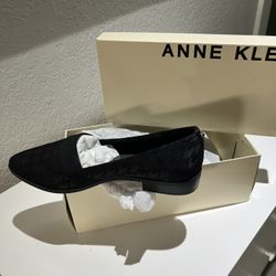 Anne Klein Black Flats Size 9M 