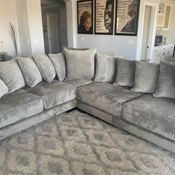 Immaculate Sectional Couch 4 Sale!