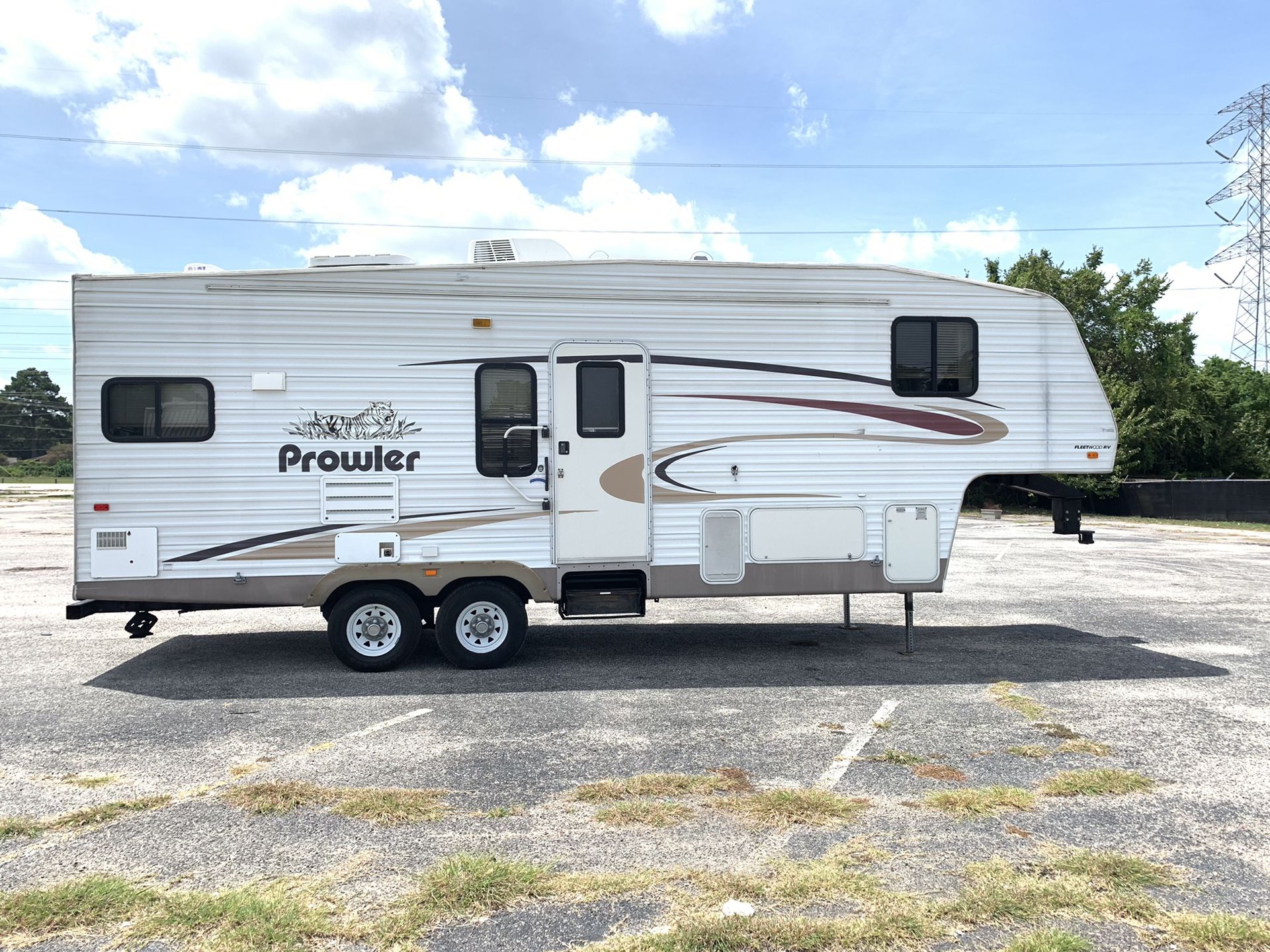 2004 Prowler 30FT 5TH WHEEL GOOSE NECK SUPER SLIDE OUT REAR KITCHEN SLEEP 6 LITE WEIGHT America Favorite Brand Fleetwood Prowler Top Of The Line