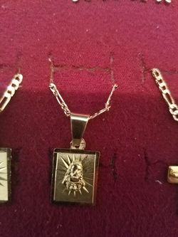 Cadena con dige de cristo de oro laminado