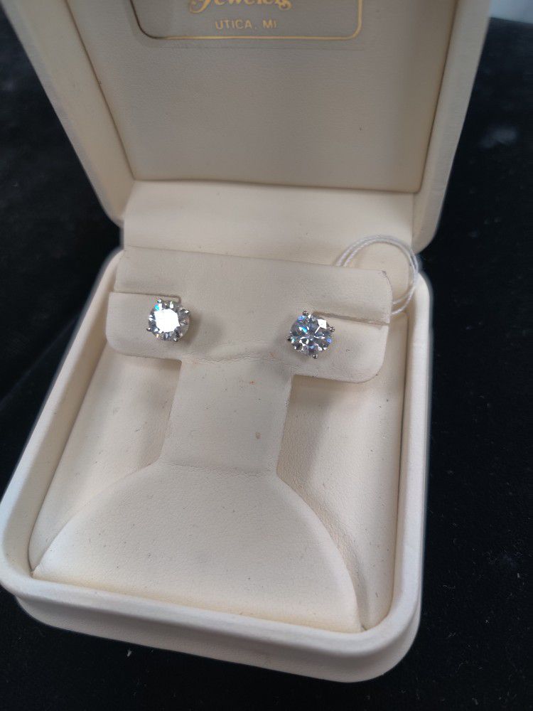 1.50 Ctw Diamond 💎 Earrings 💓