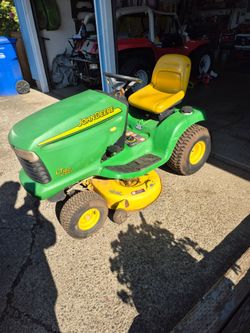 John Deere LT 160 Riding Mower