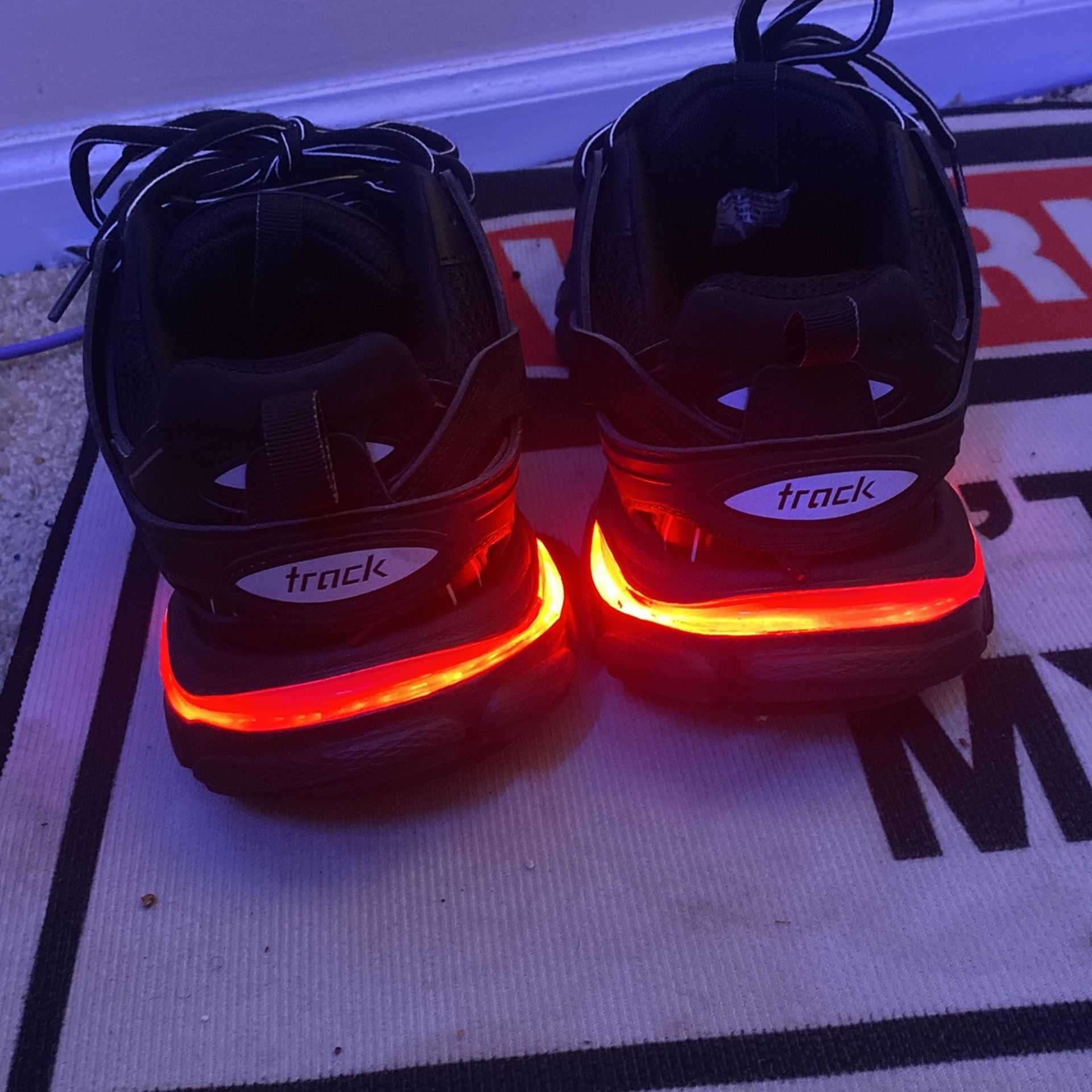 Led Tracks Size 9 With Charger (pickup Only)NO TRADES