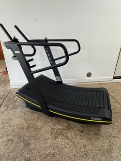 Technogym Skillmill Self Propelled Curve Treadmill - $15k New!