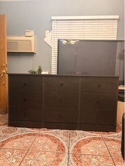 Brown 9 drawer dresser 35h