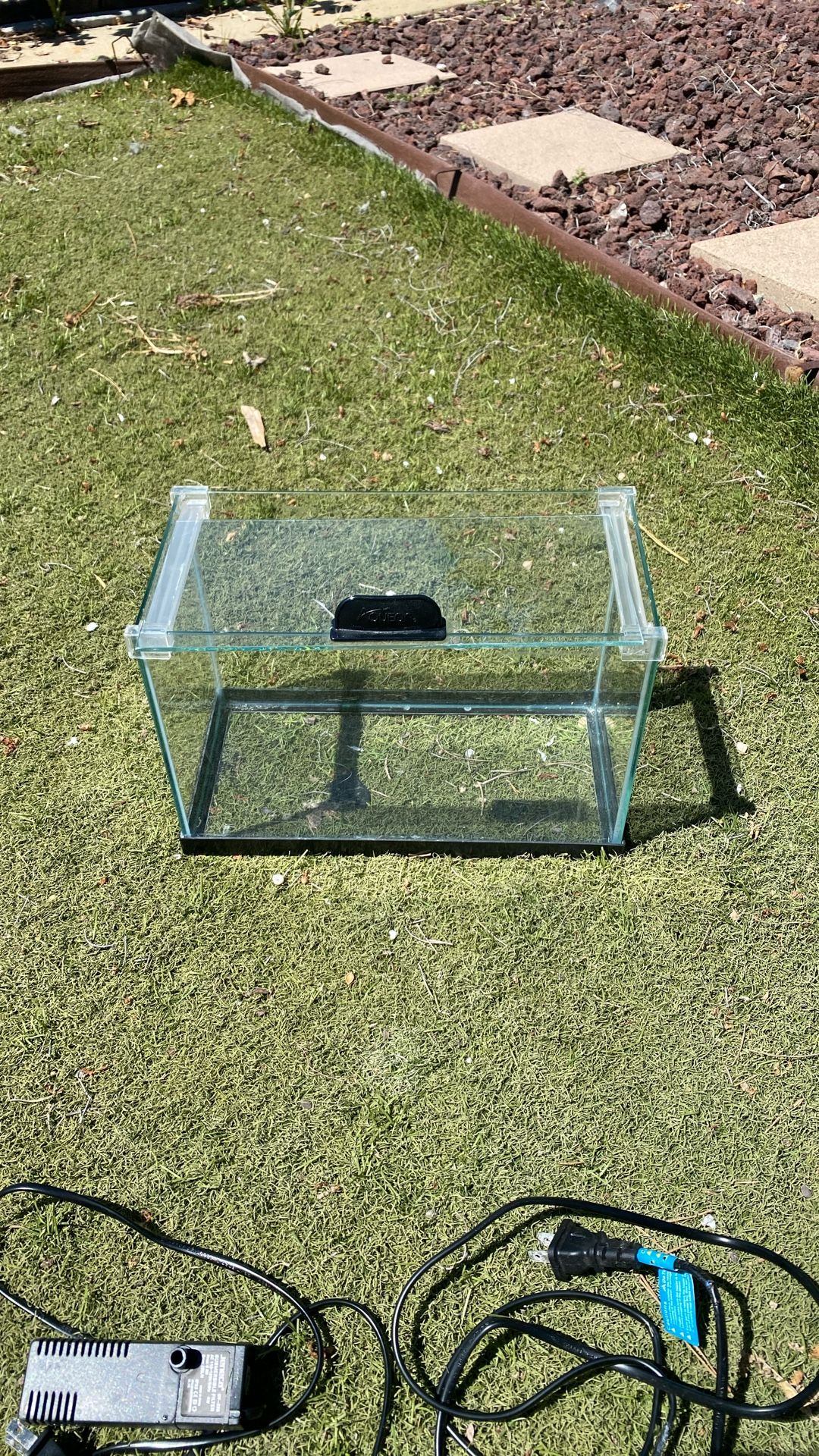 Fish tank 1.5 gallon with Lid