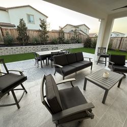 Living Spaces Patio Furniture  Set