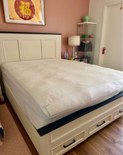 Queen bed- almost new / no damages
